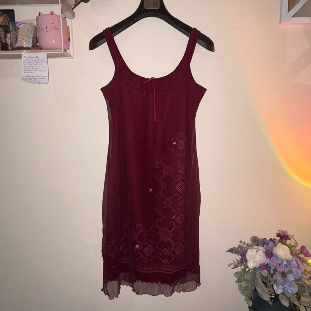 Elegant burgundy midi dress